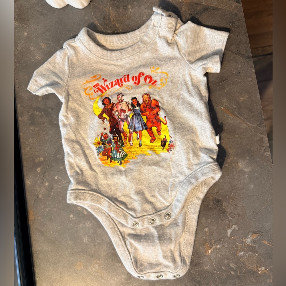 Baby Gap Gray Wizard of Oz Graphic Baby One-Piece Bodysuit